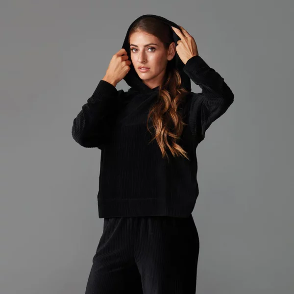 סווטשירט ריב עם קפושון | שני צבעים | Tops Brushed Rib Pullover Tavi Noir